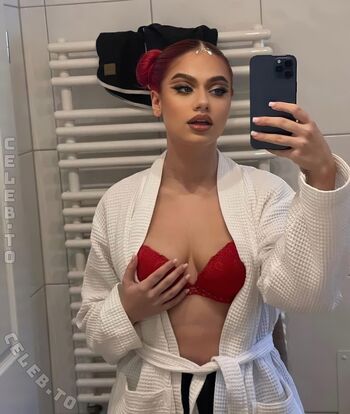Full leaked Badmomzjay private onlyfans photo