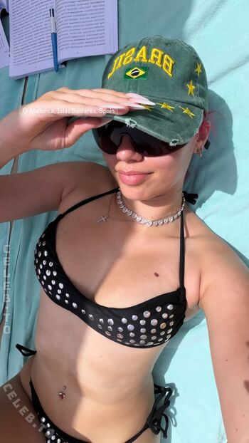 Full leaked Badmomzjay private onlyfans photo