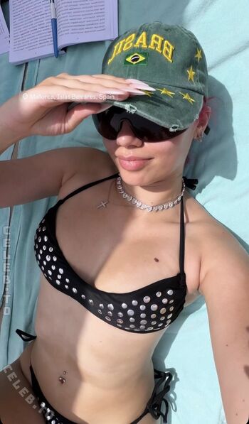 Full leaked Badmomzjay private onlyfans photo
