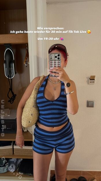 Full leaked Badmomzjay private onlyfans photo