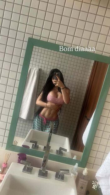 Bella Angel Dezoitou