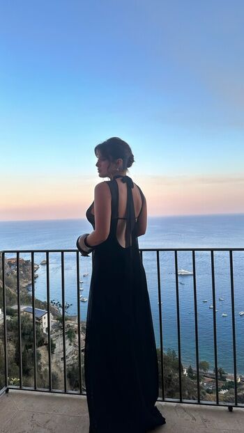 Full leaked Bella thorne private onlyfans photo