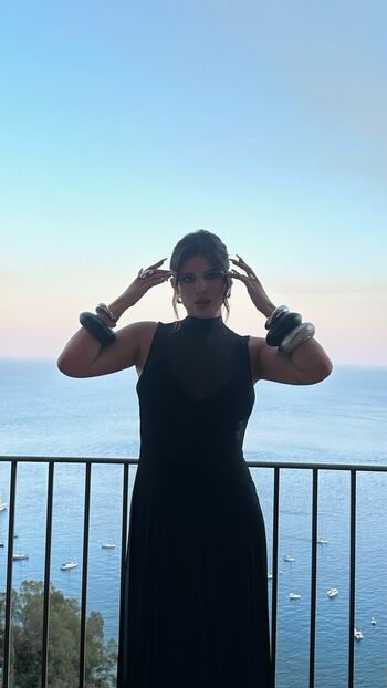 Full leaked Bella thorne private onlyfans photo