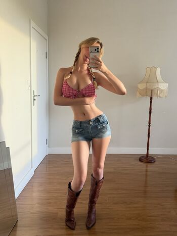 Full leaked Bellashhh  page private onlyfans photo