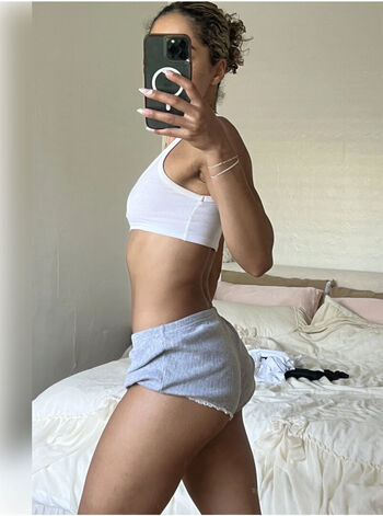 Full leaked Bellepaulinee private onlyfans photo