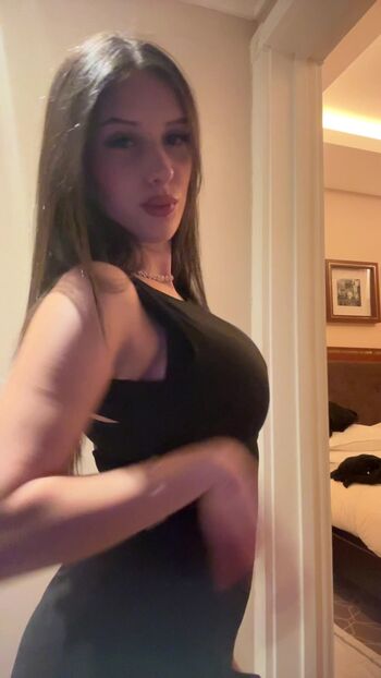 Full leaked Bia lobo private onlyfans photo