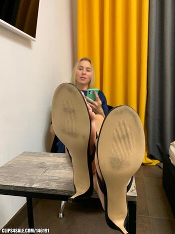 Full leaked Bigfeetgirls page private onlyfans photo