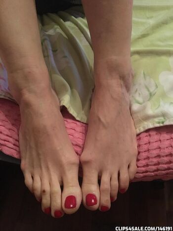 Full leaked Bigfeetgirls private onlyfans photo