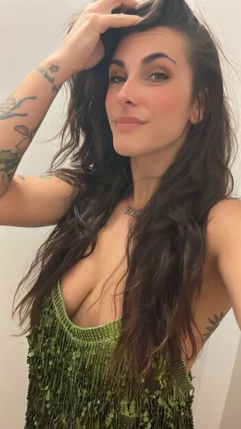 Full leaked Bisouschucky private onlyfans photo