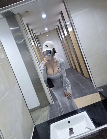 Full leaked Holabarbie/ private onlyfans photo