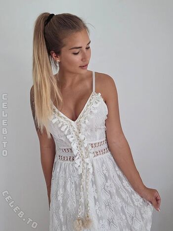 Full leaked Blonde model  page private onlyfans photo