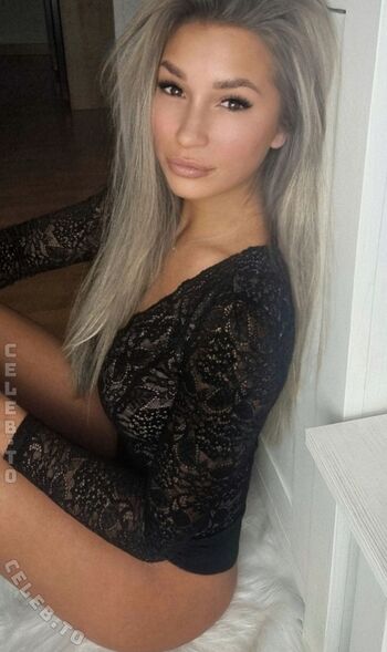 blonde_model