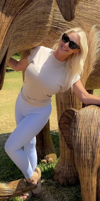 Full leaked Blondie mom bay private onlyfans photo