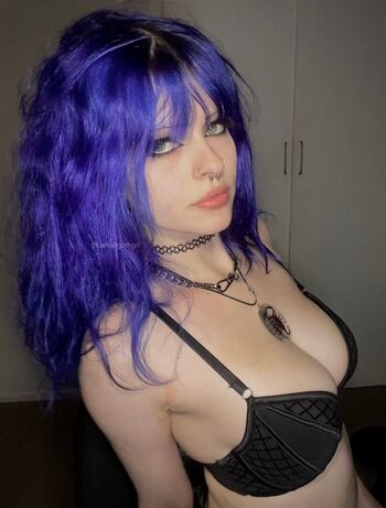 bluehairgothgrl