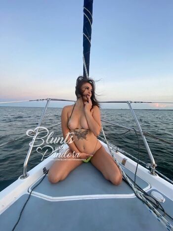 Full leaked Bluntswithpandoraa private onlyfans photo
