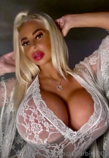 Bombshell Skyler Nicole