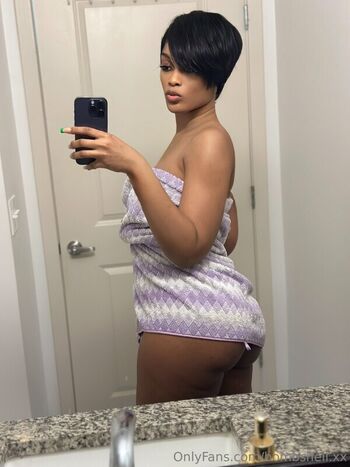 Full leaked Bombshell page private onlyfans photo