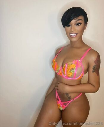 Full leaked Bombshell page private onlyfans photo