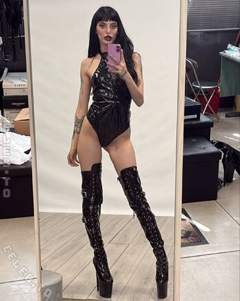 Full leaked Borderlady page private onlyfans photo