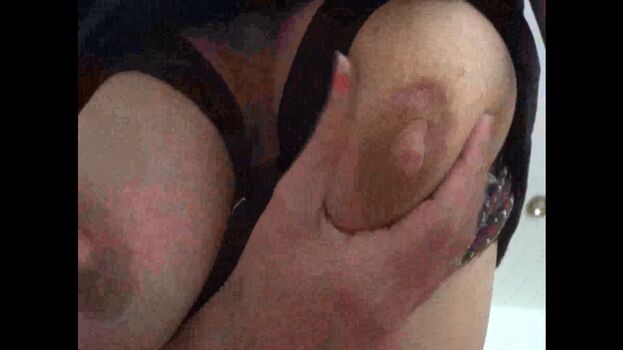 Full leaked Breastfeeding private onlyfans photo
