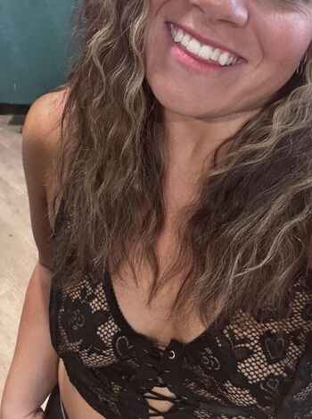 Full leaked Brezyvibesxo private onlyfans photo
