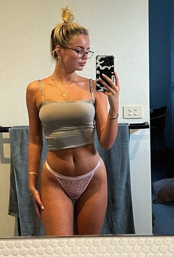 Full leaked Brontesheppeard private onlyfans photo