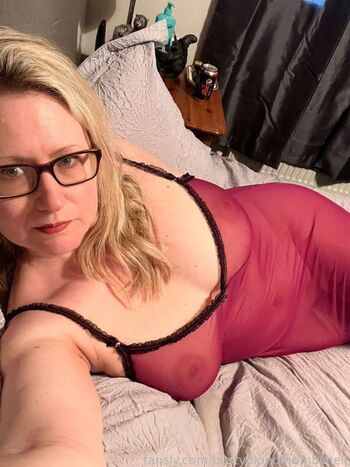 Full leaked Bustyblondmombshell page private onlyfans photo