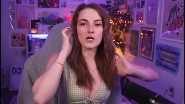 Full leaked Caitlin marie reacts private onlyfans photo