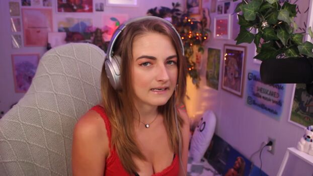 Full leaked Caitlin marie reacts private onlyfans photo
