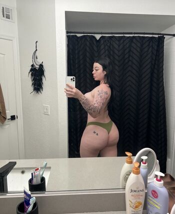 Full leaked Caitlyneavess private onlyfans photo