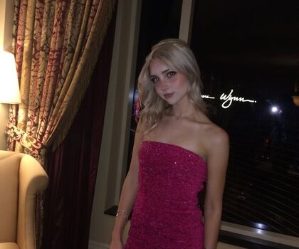 Full leaked Carolinev v private onlyfans photo