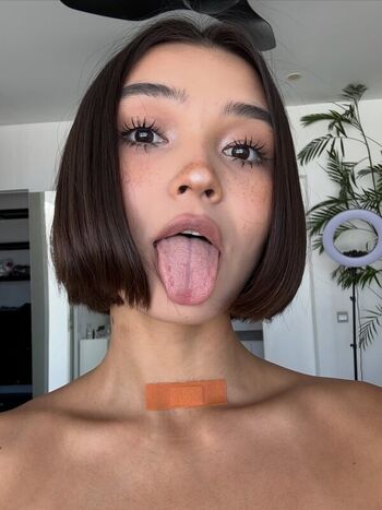 Full leaked Cassaraa private onlyfans photo