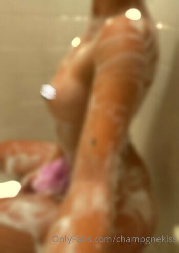 Full leaked Champgnekisss private onlyfans photo