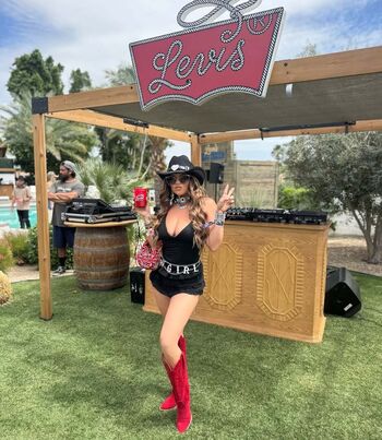 Full leaked Chanel west coast page private onlyfans photo