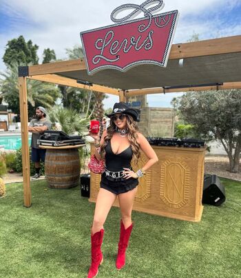 Full leaked Chanel west coast page private onlyfans photo