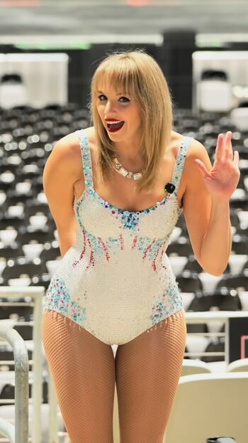 Charity Eden / Taylor Swift Impersonator