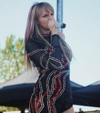 Charity Eden / Taylor Swift Impersonator