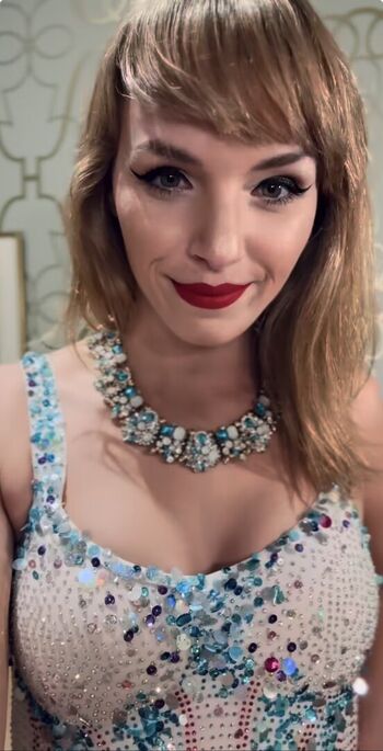 Charity Eden / Taylor Swift Impersonator