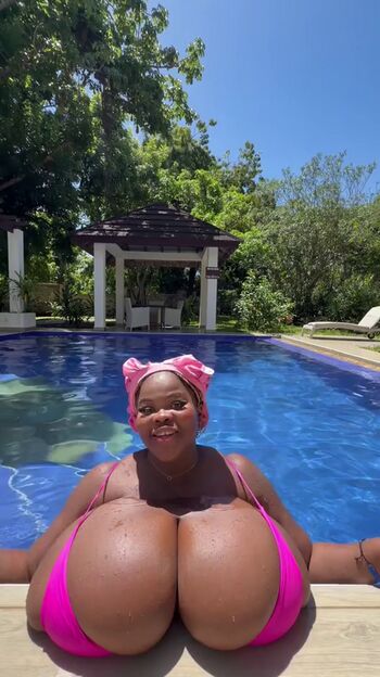 Full leaked Chioma lovv private onlyfans photo