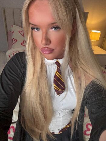 Chlo May