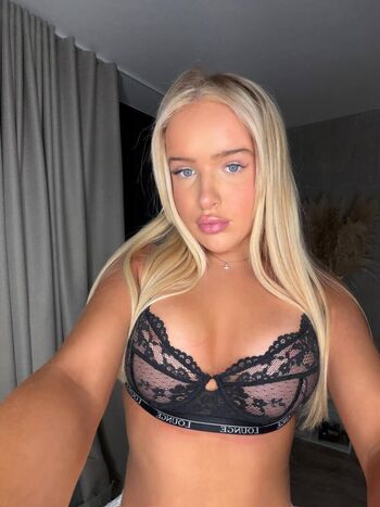 Full leaked Chlo may private onlyfans photo