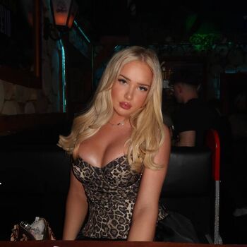 Full leaked Chlo may private onlyfans photo