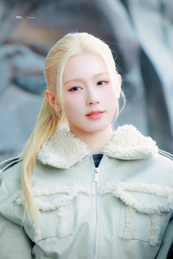 Cho Mi-yeon (Miyeon) - i-dle [(G)I-dle]