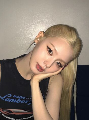 Cho Mi-yeon (Miyeon) - i-dle [(G)I-dle]