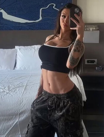 Cora Jade