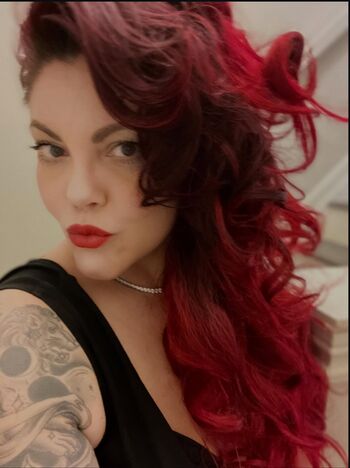 Corinne Leigh