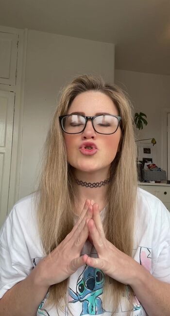 Full leaked Courtney pose page private onlyfans photo
