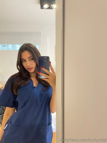 curly.mia