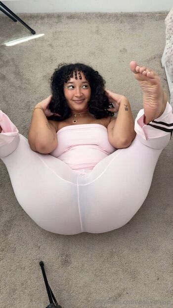 Full leaked Curlybeanraver private onlyfans photo