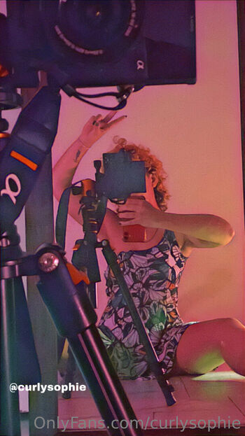 Full leaked Curlysophie private onlyfans photo